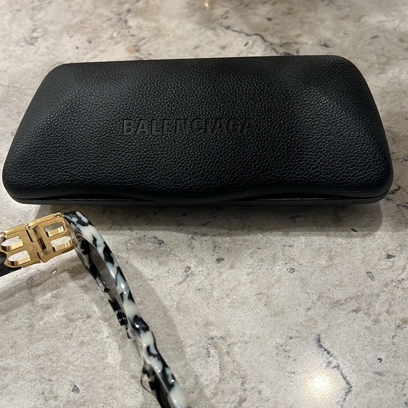 Balenciaga DYNASTY RECTANGLE SUNGLASSES IN WHITE - Picture 11 of 11